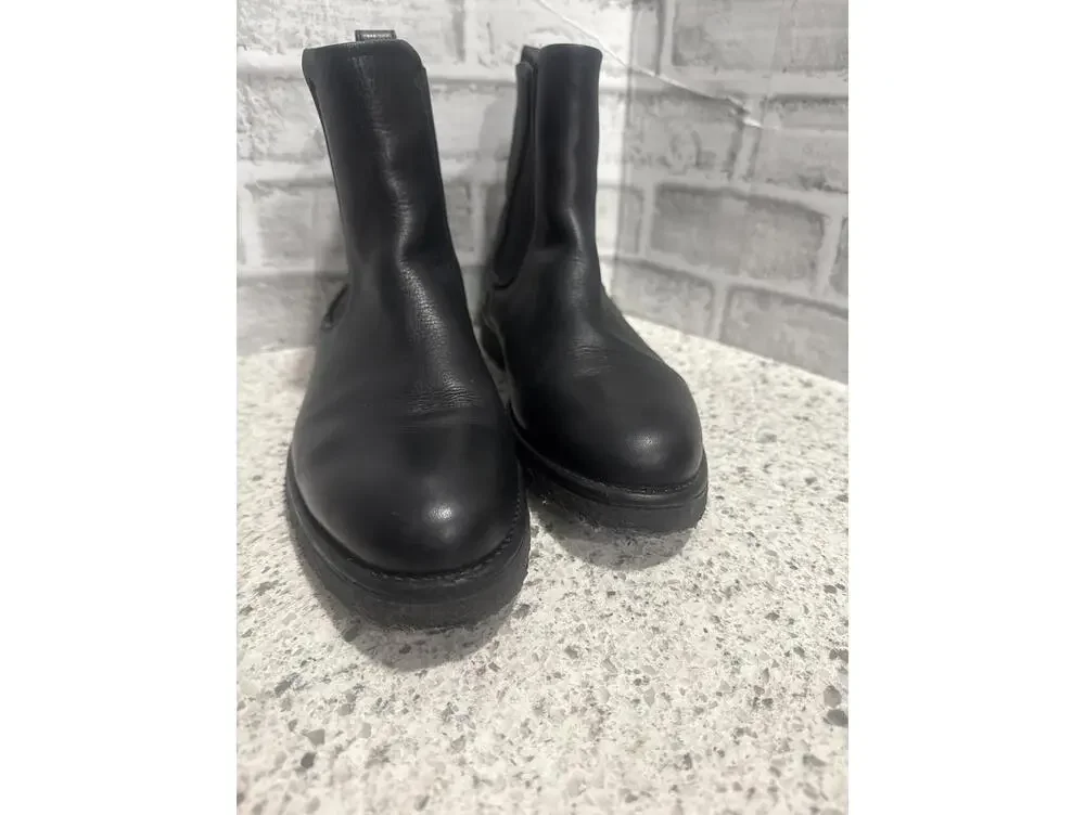 Vince. Black Leather Chelsea Boots, Size 9, EUC, Made in Italy